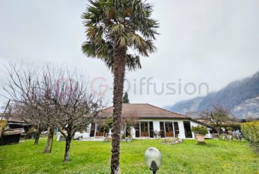 BELLE MAISON AVEC GRAND POTENTIEL