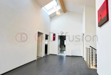 Élégante villa familiale avec Terrasse/ jardin, stationnements et haute performance énergétique