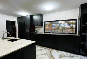 Élégante villa familiale avec Terrasse/ jardin, stationnements et haute performance énergétique