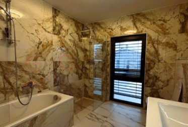 Élégante villa familiale avec Terrasse/ jardin, stationnements et haute performance énergétique