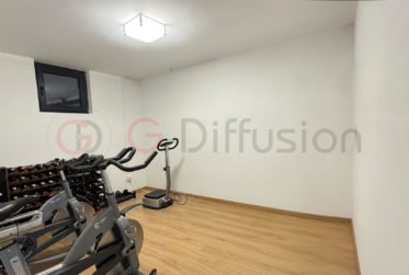 Élégante villa familiale avec Terrasse/ jardin, stationnements et haute performance énergétique