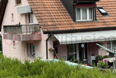 Moitié d'immeuble à vendre à Lucens