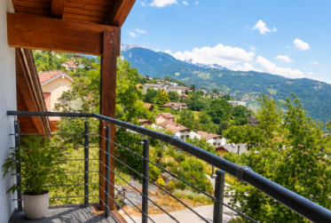 Magnifique villa avec 2 appartements à vendre à Ayent, vue panoramique sur les montagnes.